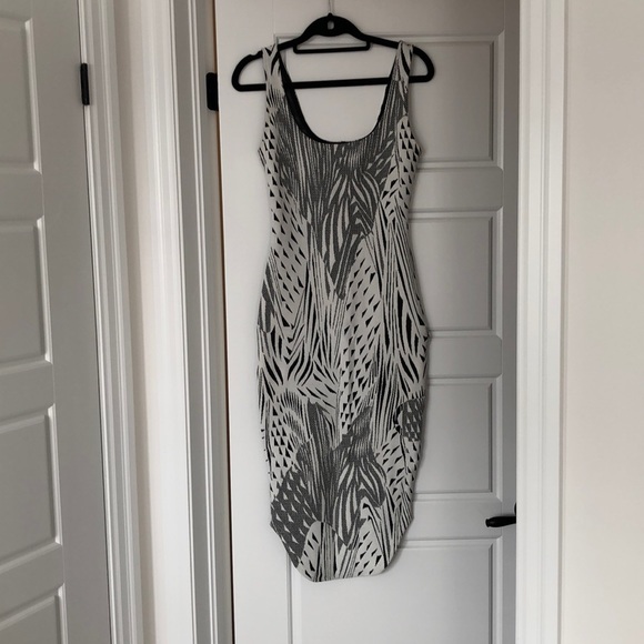 Black & White Midi Dress - Picture 1 of 4
